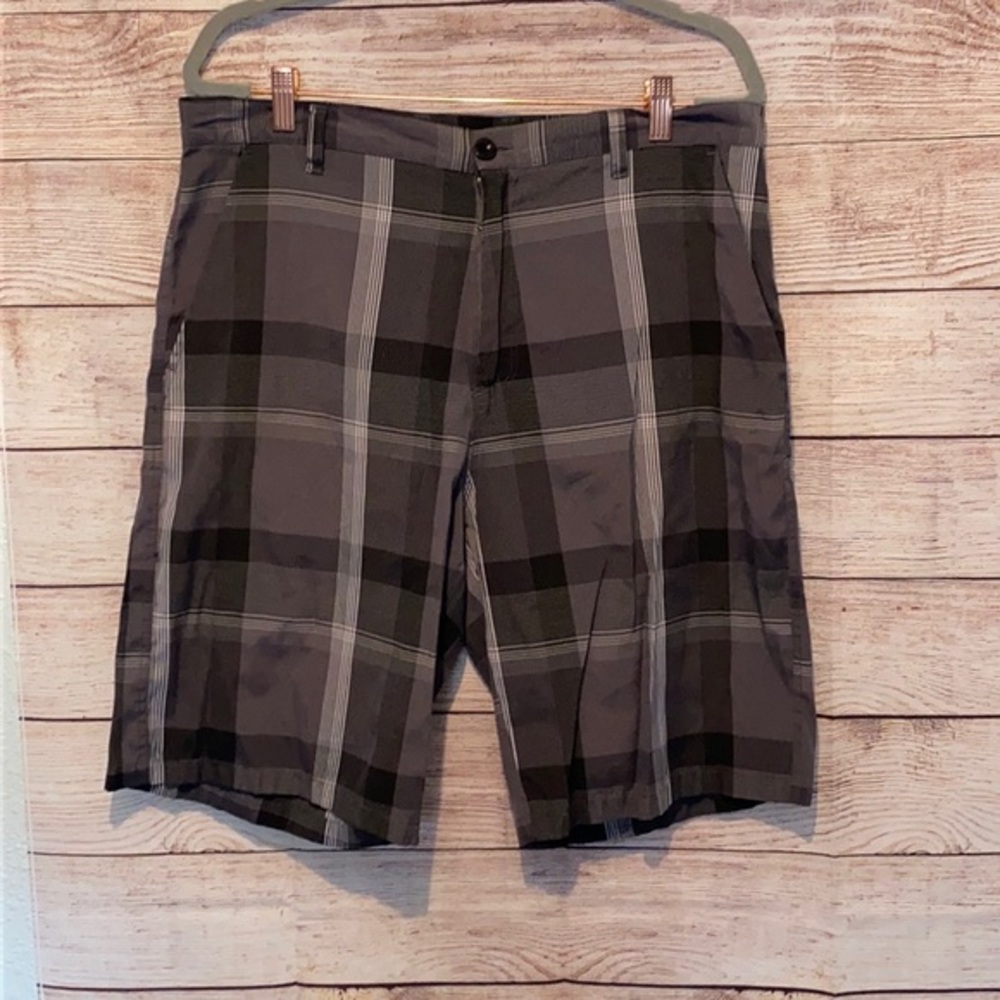 💜💜 Men’s Plaid Shorts Size 34